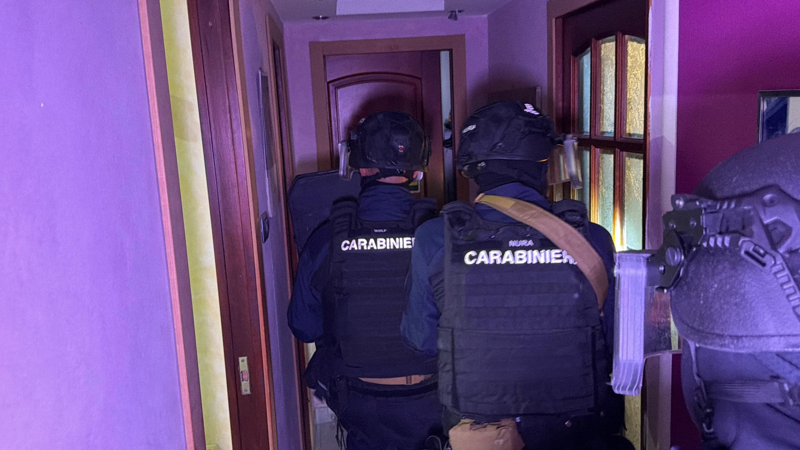 Maxi blitz dei Carabinieri a Roma: sette arresti per droga, armi ed estorsioni (FOTO)