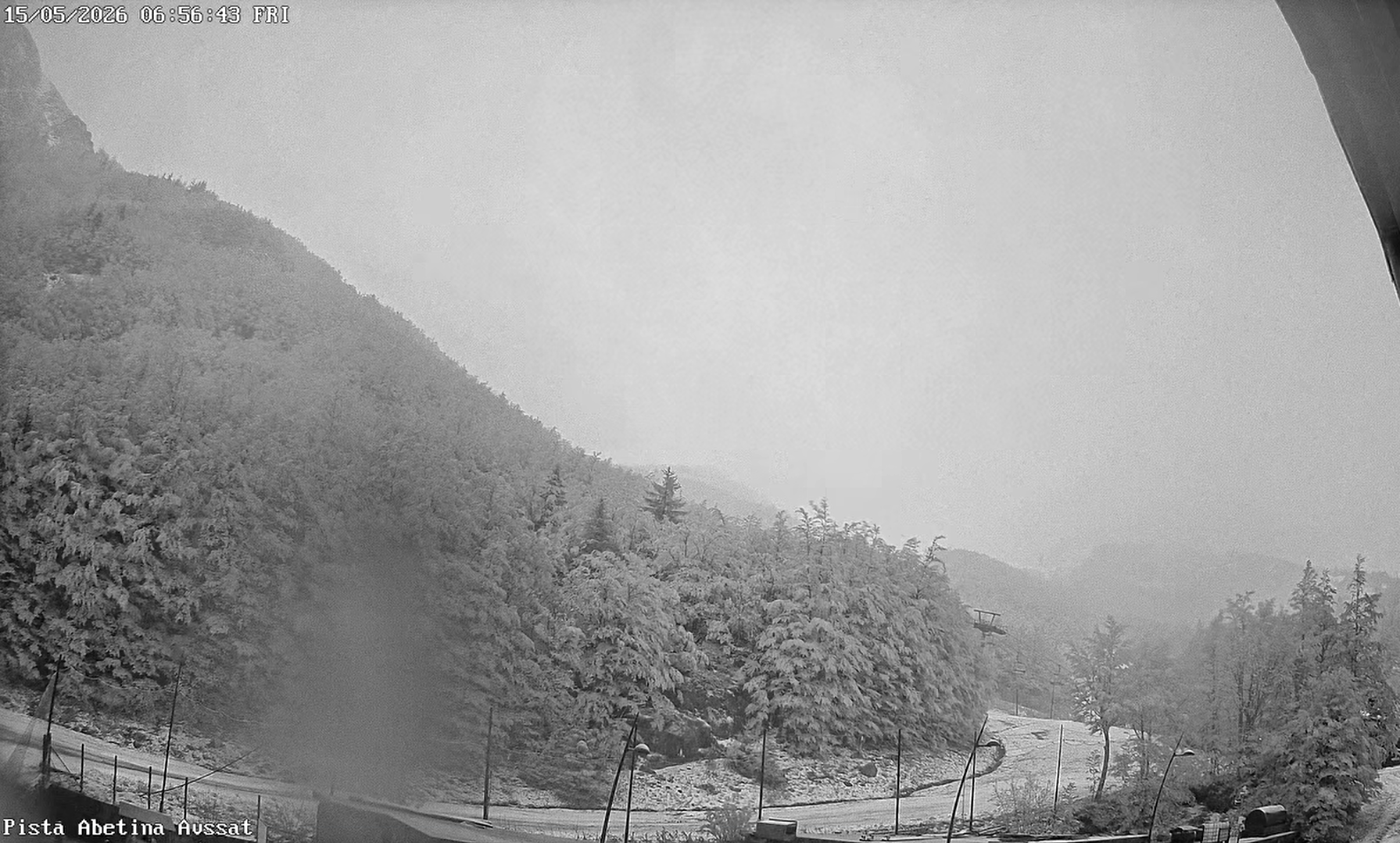 Toscana – Torna la neve a metà maggio: social invasi da foto e video dei paesaggi imbiancati