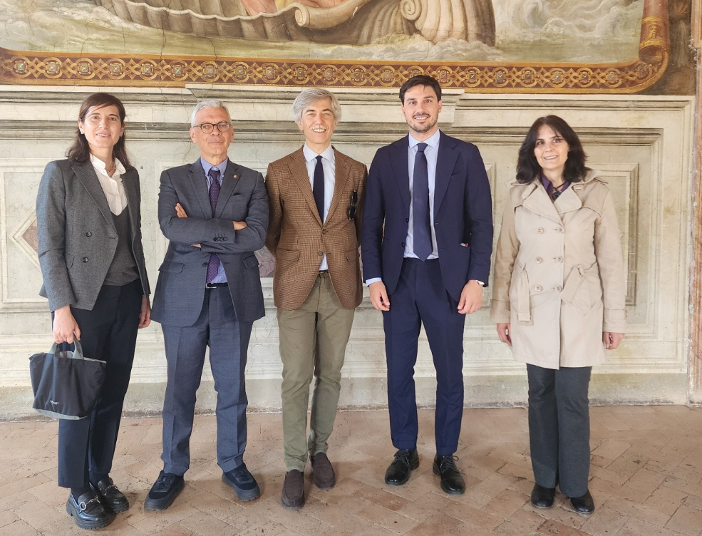 Bassano Romano – Il prefetto Pomponio in visita tra scuole e Villa Giustiniani: incontro con studenti e istituzioni