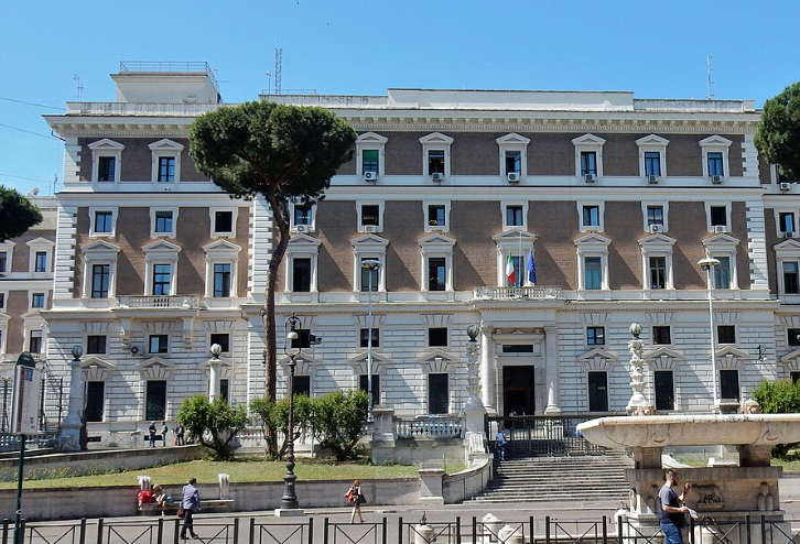Tragedia al Viminale: funzionario si lancia dal quarto piano davanti ai colleghi