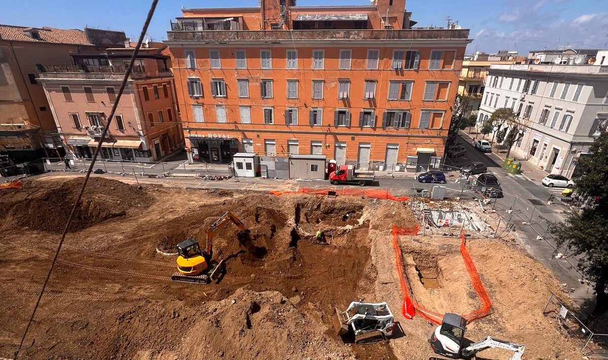 Civitavecchia – Scavi profondi in piazza Regina Margherita: slitta ancora la riqualificazione del Mercato