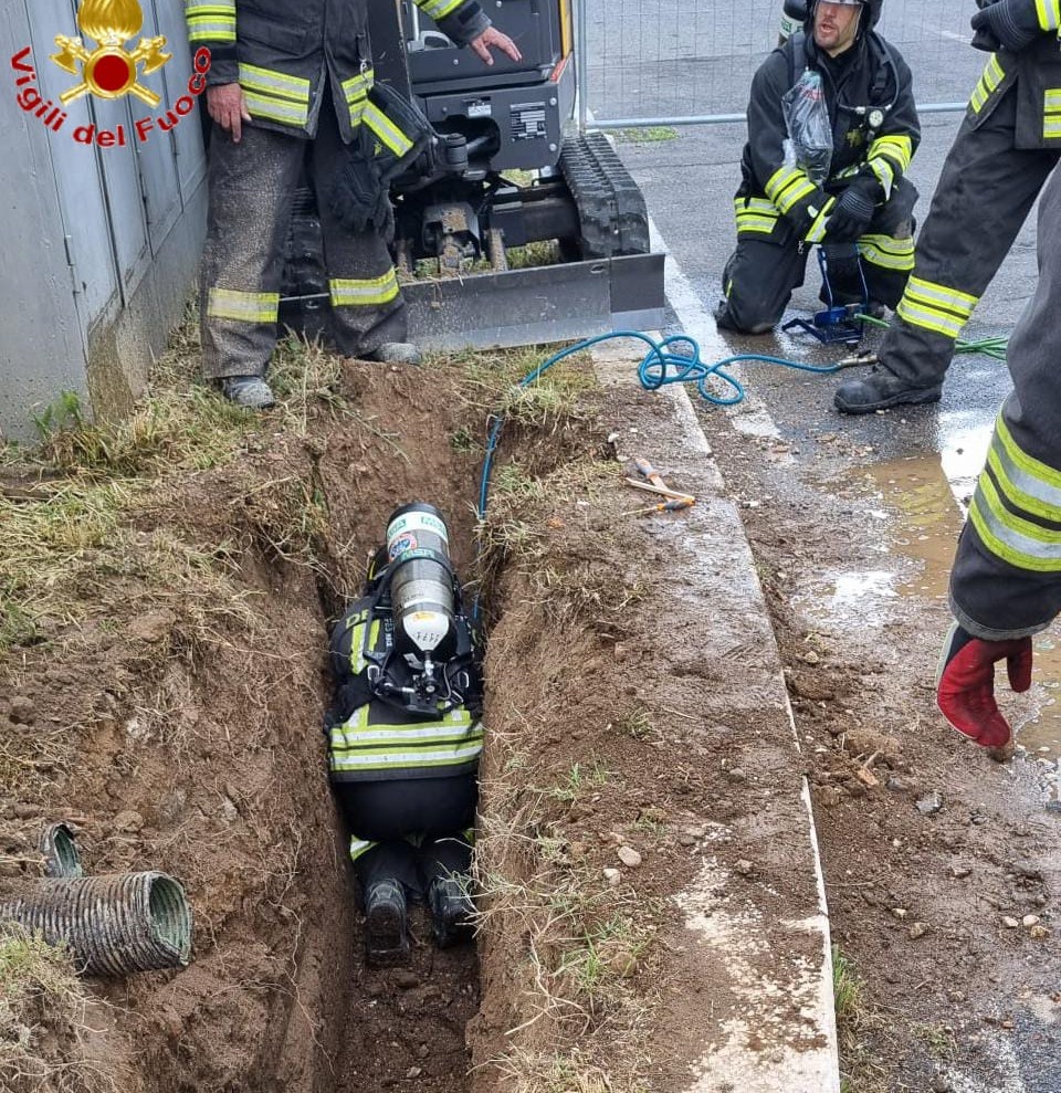 Roma – Fuga di gas durante uno scavo: vigili del fuoco evitano il peggio