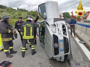 Orte – Auto si ribalta sulla superstrada, anziano ferito grave: arriva l’elisoccorso