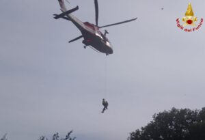 Civitavecchia – Cade con la moto da cross: giovane soccorso dai Vigili del fuoco in elicottero