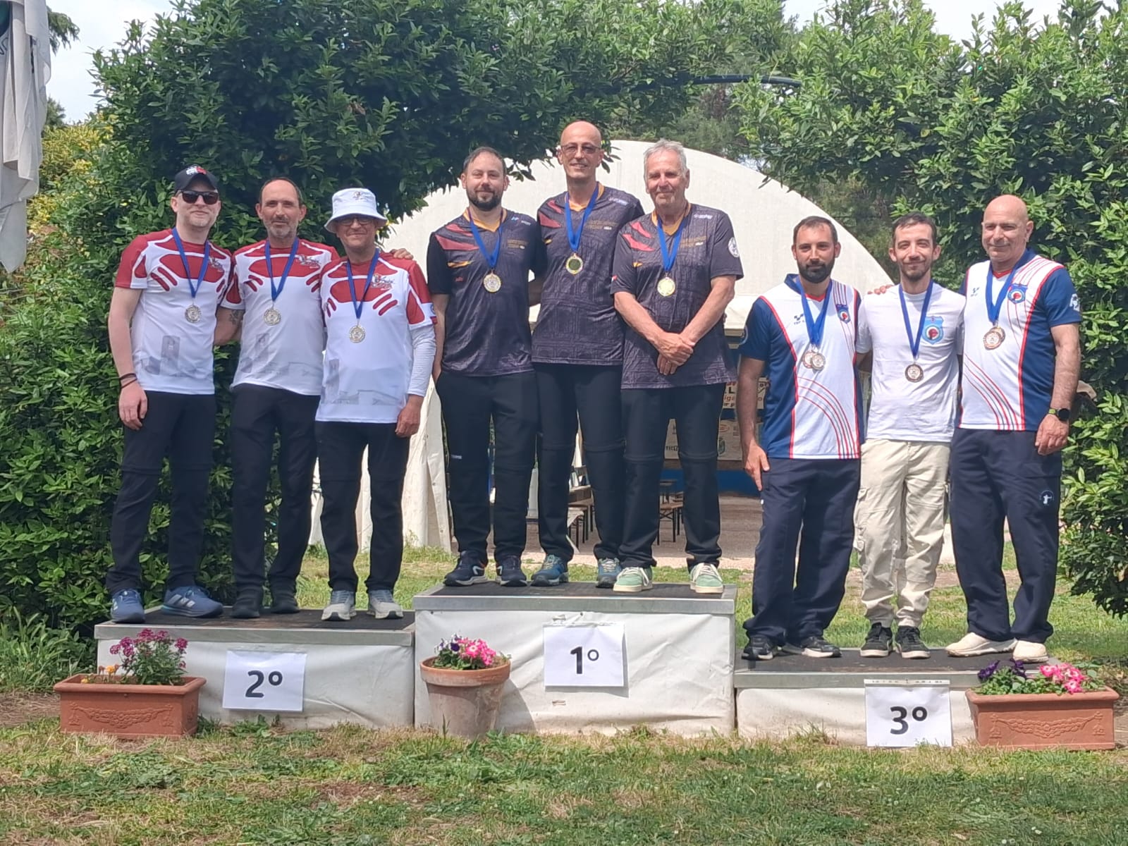 L’ASD Arcieri delle Due Torri trionfa in trasferta: argento a squadre e ottimi piazzamenti alla Gara Esordienti di Roma (FOTO)