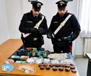 Santa Marinella – Maxi sequestro di droga: 4 chili di hashish e 1 chilo di cocaina, arrestato 39enne del posto (FOTO)