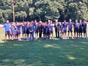 Calcio – Vetralla, i ragazzi dell’Under 14 donano materiale scolastico alla Casa delle Primule (FOTO)