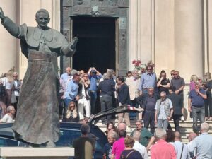Civitavecchia in lacrime per Arnaldo Del Piave: folla e commozione per l’ultimo saluto a un simbolo della città