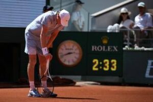 Parigi, una lava – Clamoroso a Roland Garros, Re Sinner alza bandiera bianca