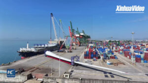 Cina, pale eoliche da 107 metri “Made in China” salpano da Fuzhou verso l’Europa