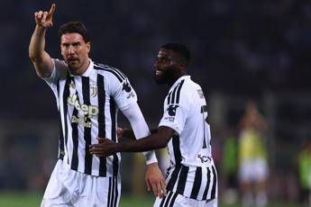 Torino-Juventus 2-2 nel derby dopo gli scontri: un tifoso ferito – Rivivi il match