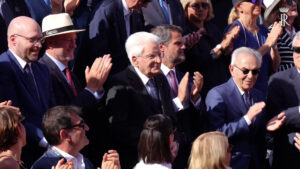 Mattarella alla finale degli Internazionali, standing ovation al Centrale