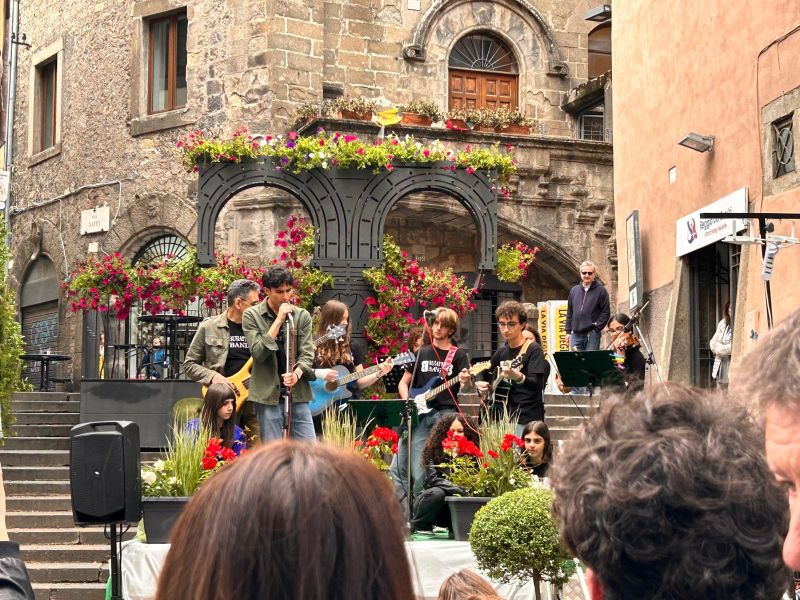 Dopo Villa San Giovanni e Bassano in Teverina, “Tuscia in Fiore” sbarca a Viterbo