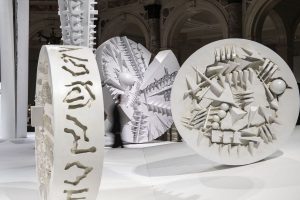Intesa Sanpaolo, alle Gallerie d’Italia le grandi opere di Arnaldo Pomodoro