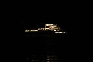 Hantavirus, nave da crociera Mv Hondius entra in porto a Tenerife