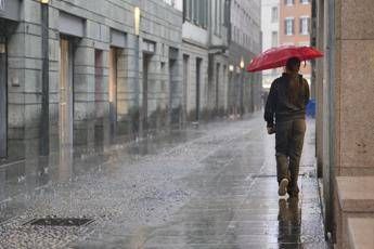 Maltempo diffuso e giù le temperature, poi torna il sole: le previsioni meteo