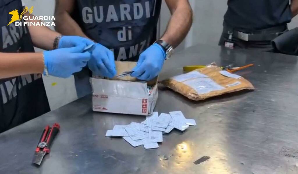 Farmaci per la disfunzione erettile e per perdere peso: maxi operazione internazionale della Finanza sequestra sei milioni di medicinali contraffatti