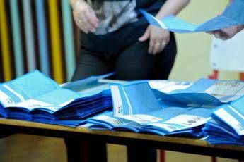 Sondaggio politico, Fratelli d’Italia cresce e Pd cala