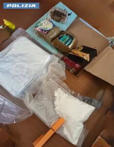 Marino – “Alimentava”la cucina a gas con hashish e cocaina: tradito dal forte odore di stupefacente proveniente dalla sua casa