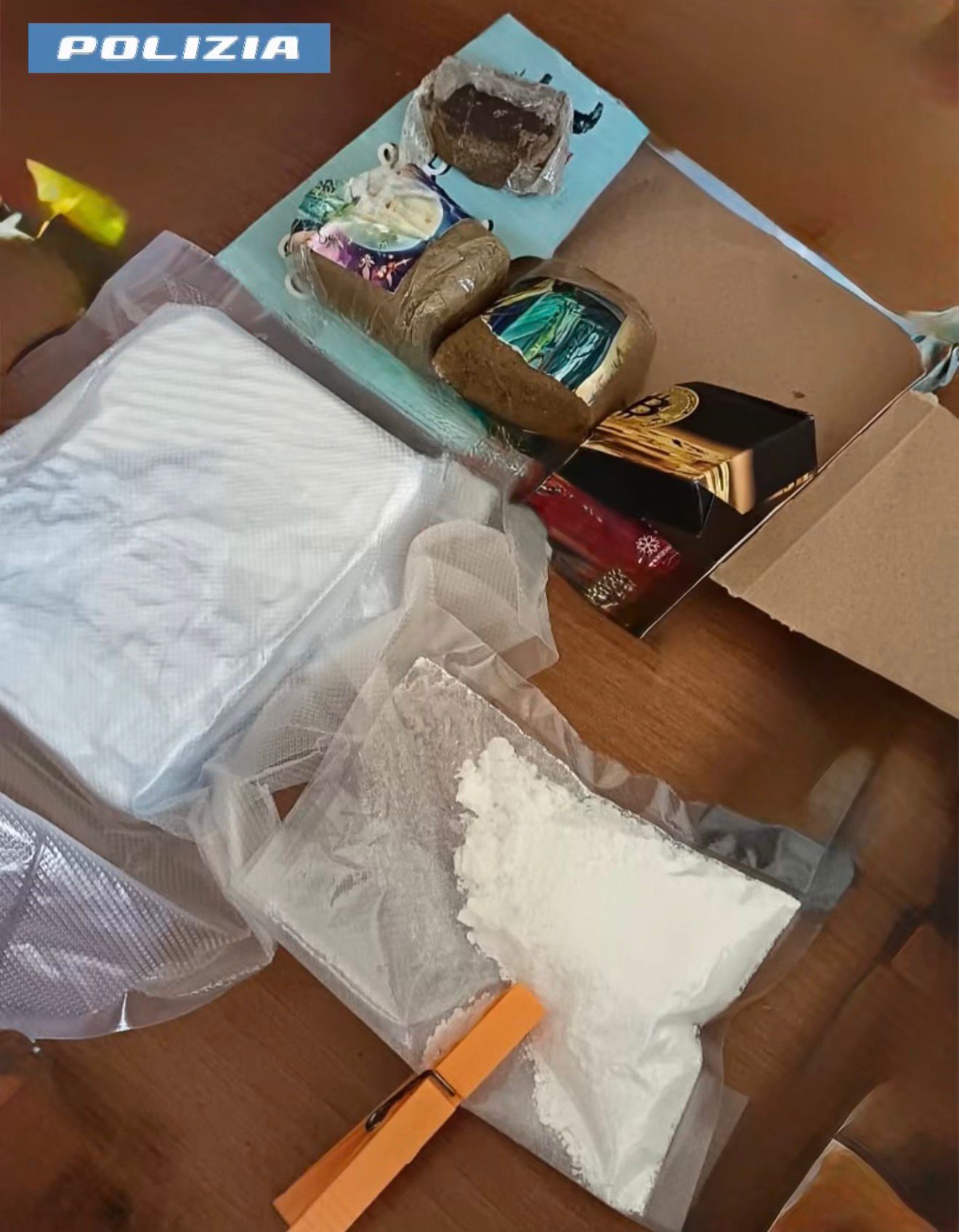 Marino – “Alimentava”la cucina a gas con hashish e cocaina: tradito dal forte odore di stupefacente proveniente dalla sua casa