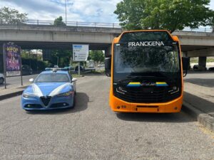 Viterbo – Palpeggia e cerca di violentare una giovane su un autobus, 68enne fermo dalla polizia