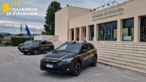 “Venga subito in caserma”: la nuova truffa svuota le case degli anziani mentre sono dalla Guardia di Finanza