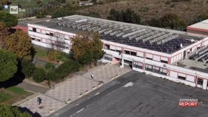 Civitavecchia – Il Guglielmotti finisce su Report: “Un prefabbricato pericoloso inadatto per ospitare una scuola” (VIDEO)