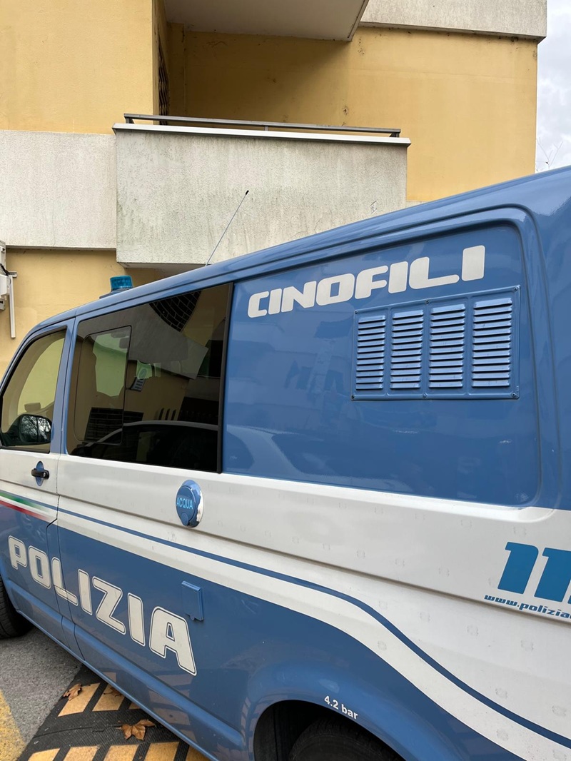 Frosinone – Progetto “Scuole Sicure”: controlli della polizia su reati connessi allo spaccio di sostanze stupefacenti nei pressi degli istituti scolastici