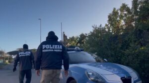 Termina ad Ostia la fuga di un latitante, fermato dalla Polizia in auto insieme ad un altro ricercato per rapina