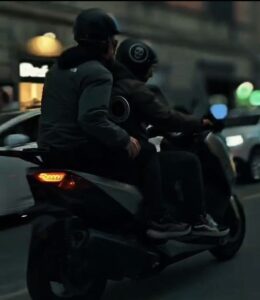 Roma – Spaccio sempre più smart: droga consegnata nelle auto e accordi telefonici, quattro pusher in manette