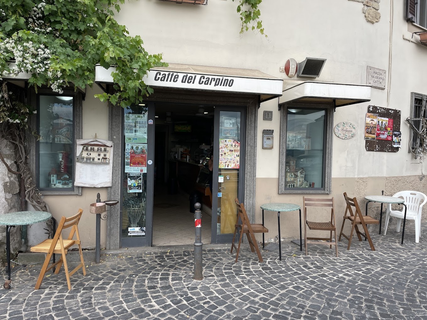 Orrore a Rocca di Papa, massacra di botte la barista de “Il Carpino” riducendola in fin di vita e si barrica in casa