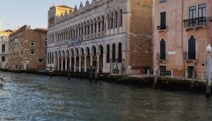Venezia – Giovane di 25 anni cade nel canale e muore annegato