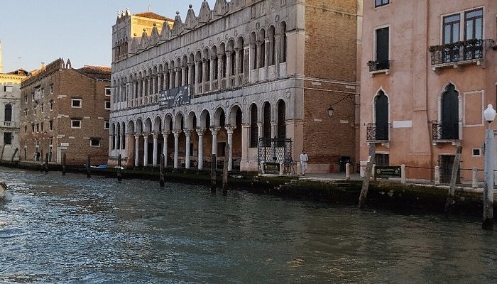 Venezia – Giovane di 25 anni cade nel canale e muore annegato