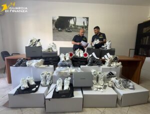 Cassino – Finanza sequestra 1200 capi di abbigliamento contraffatti