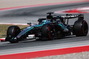Russell in pole su Hamilton e Antonelli a Barcellona, Leclerc 10°