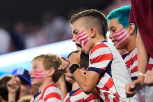 La scoperta dell’America – Molto più di un poker, un uragano culturale: generazioni in piazza… per il Soccer. Poch ha già vinto