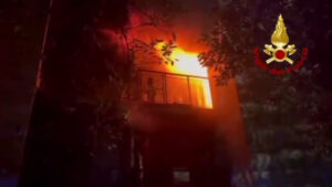 Incendio devasta appartamento in provincia di Trieste
