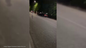 Auto contro gruppo di giovani, paura nella notte a Taormina