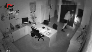 Sgominata banda specializzata nei furti di gioielli e oro nel Centro-Nord
