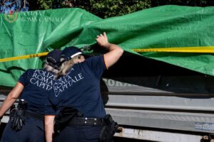 Roma – Appio Latino: intercettato autocarro con maxi carico di rifiuti pericolosi