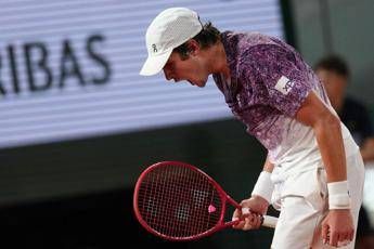 Roland Garros, Fonseca-Mensik 4-6, 3-6 – Diretta