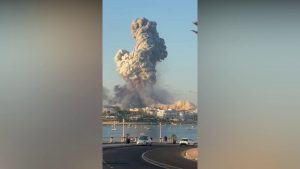 Esplosioni in una fabbrica di fuochi d’artificio a Malta, le immagini