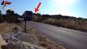 Lecce, due uomini arrestati per un incendio doloso nelle campagne di Frigole