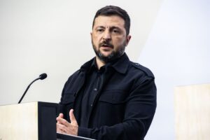 Ucraina, Zelensky “Drone russo ha colpito centrale stoccaggio di Cernobyl”