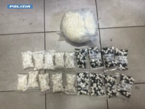 Roma – Custodiva 1,5 di droga in una cassaforte: la chiave in un altro appartamento sullo stesso pianerottolo (VIDEO)