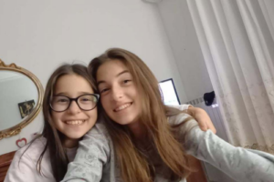 L’Aquila: nuovo appello madre adolescenti di Minturno scomparse, si cerca auto sospetta