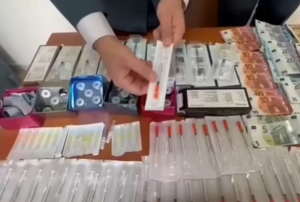 Traffico illecito di botulino, la Finanza sequestra 44mila dosi illegali provenienti dalla Corea: cinque medici segnalati
