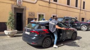 Roma – Abusava sessualmente dei bambini di tre anni ospiti del suo asilo nido, arrestata trentanovenne: rischia 20 anni di carcere