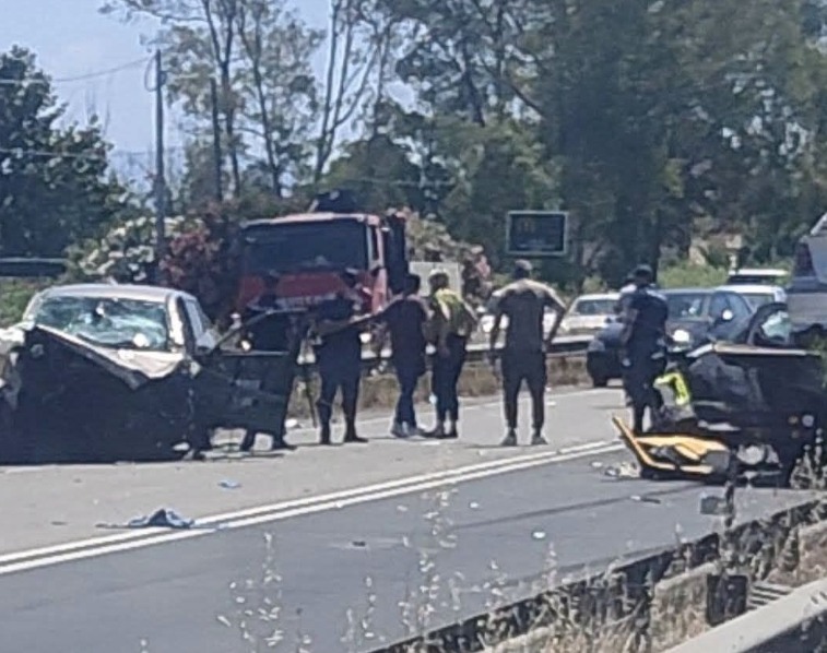 Incidente mortale sulla Pontina a Latina: un morto e cinque feriti, neonato in codice rosso