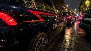 Roma – Scardina la porta del bar ma trova dentro i dipendenti, arrestato 38enne romeno